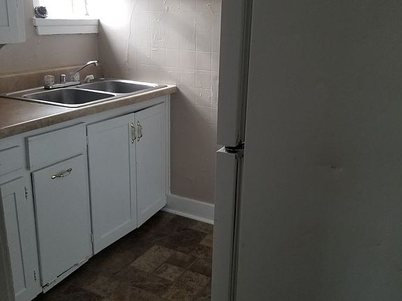 5th image of 303 1/2 S Osage Ave APT 3