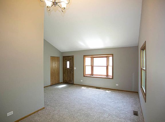 4th image of 501 Barbary Ln