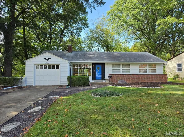 8 Buckeye Dr, Saint Louis, MO 63135