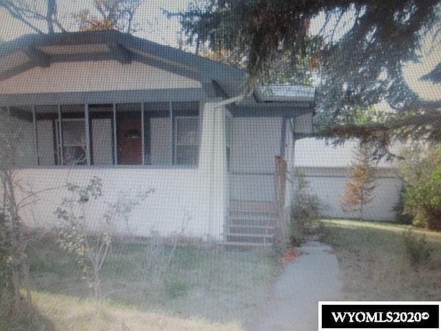 1st image of 613 S 2nd St