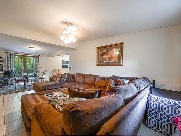 3rd image of 2931 N Lauderdale Dr