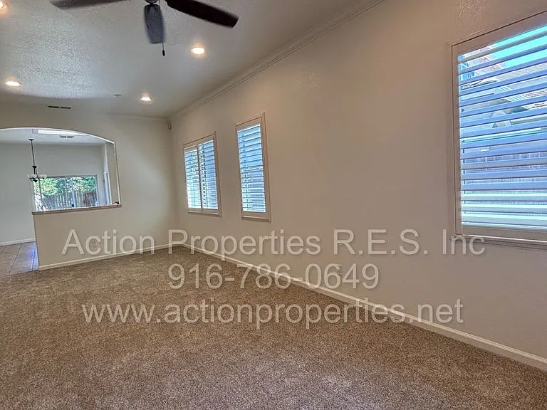 320 Bettencourt Dr — Photo 6