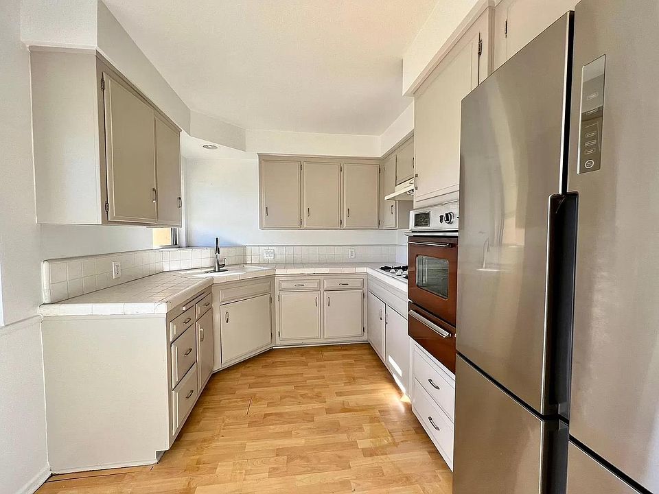 1st image of 1046 N Normandie Ave APT 3