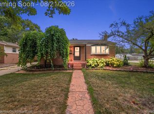 1410 N Stephen Ave, Clawson, MI 48017