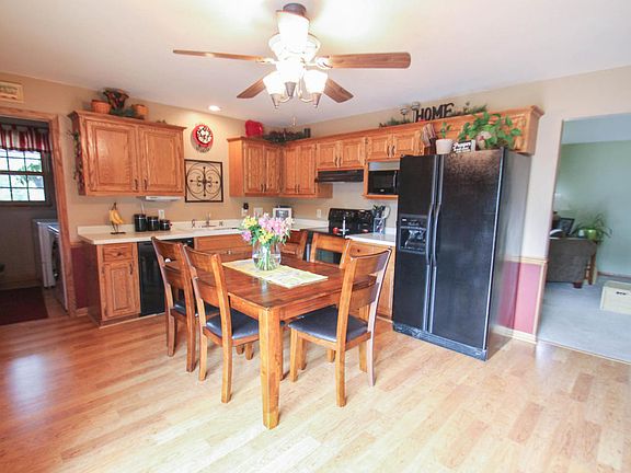 4th image of N54W14460 Thornhill Dr