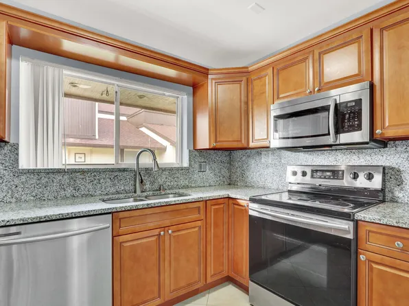 5272 Bosque Lane #31, West Palm Beach, FL 33415