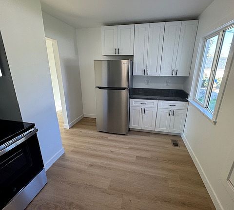 3rd image of 875 E Gregson Ave