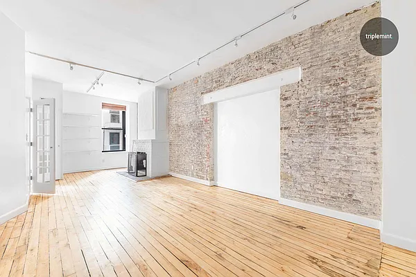 Sold by Triplemint | media 5