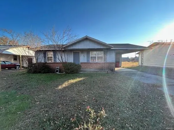 1325 McDougal Ave, Sikeston, MO 63801
