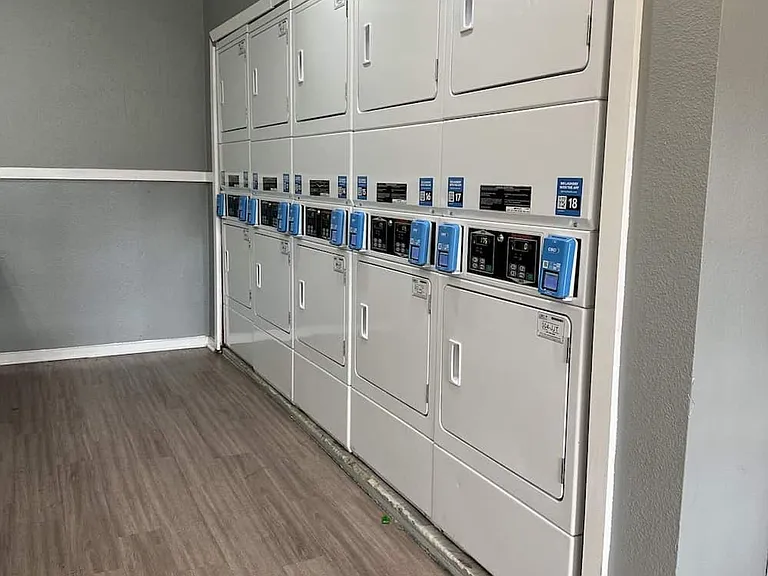 Fairway Square Apartments — Photo 13