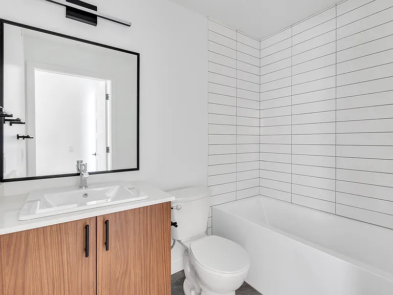 3455 Hastings St E — Photo 62