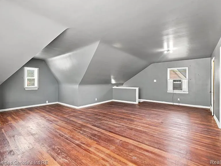 10024 Mark Twain St — Photo 17
