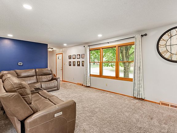 5th image of 2831 54th St