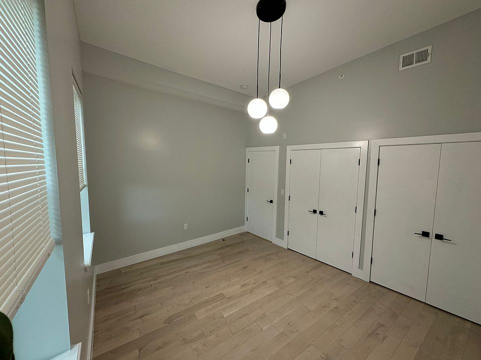 1st image of 178 Van Buren St #3C