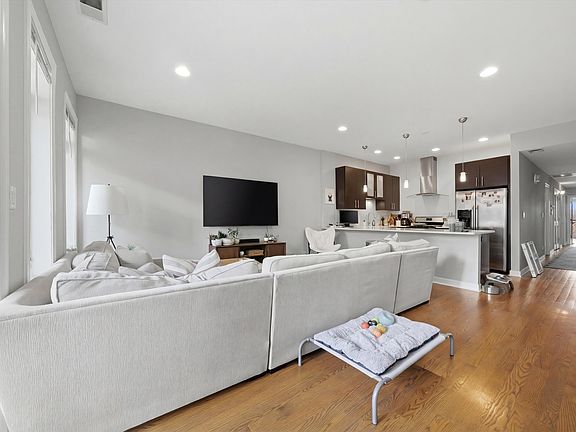 4th image of 2114 W Rice St APT 4