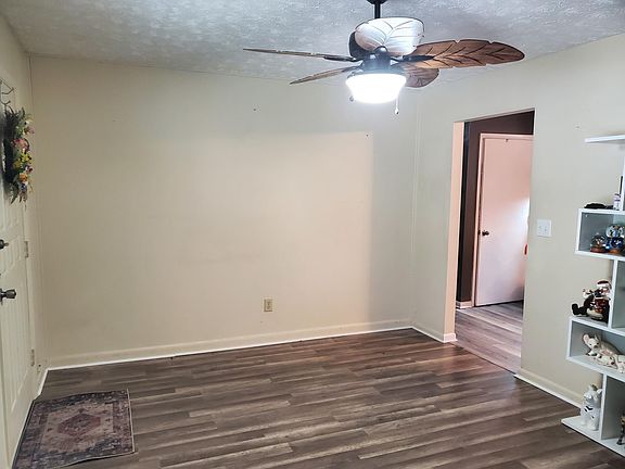 5th image of 132 Brooks St