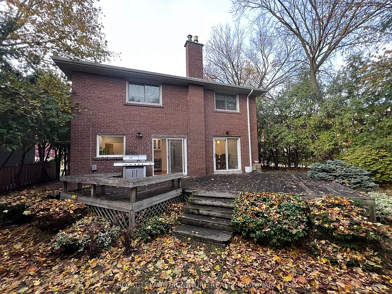195 Upper Canada Dr — Photo 29