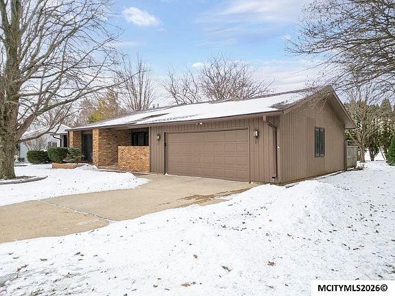 3rd image of 925 Briarstone Dr