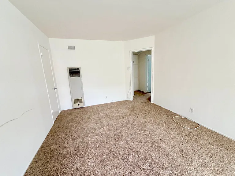 200 E Dryden St — Photo 6