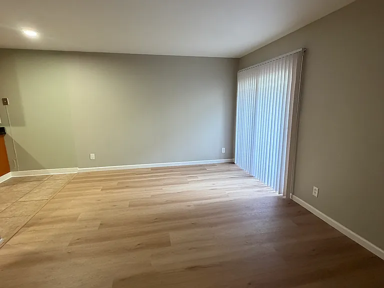 2124 90th Ave #10 — Photo 5