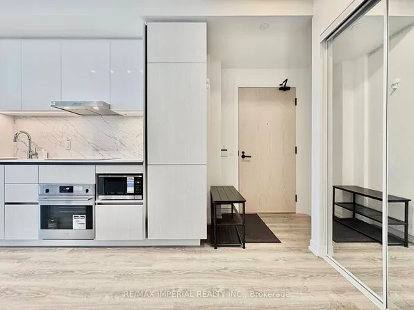 8 Interchange Way, Vaughan, ON