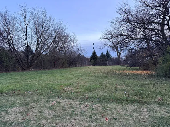 85 Bender Rd, Des Plaines, IL 60016