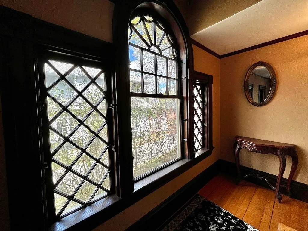 4 bed, 2.5 bath, 2453 sqft, $5,600 — Photo 4