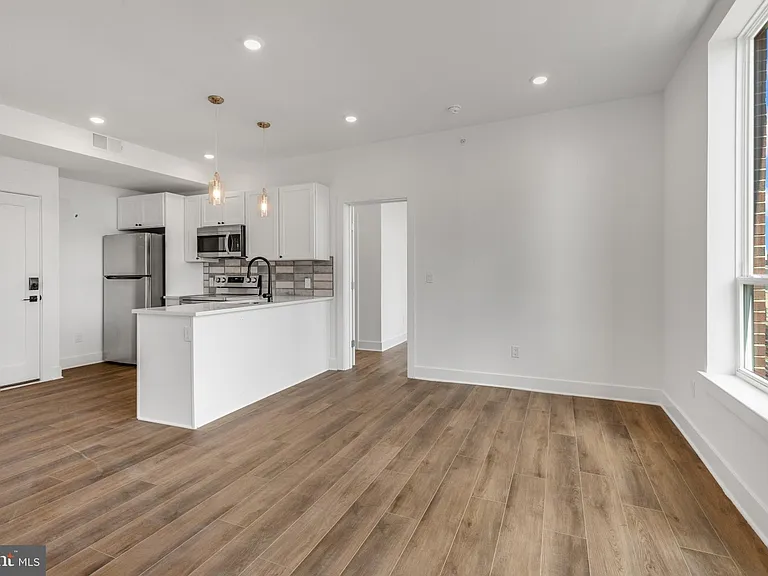 2214 N Front St #204 — Photo 9