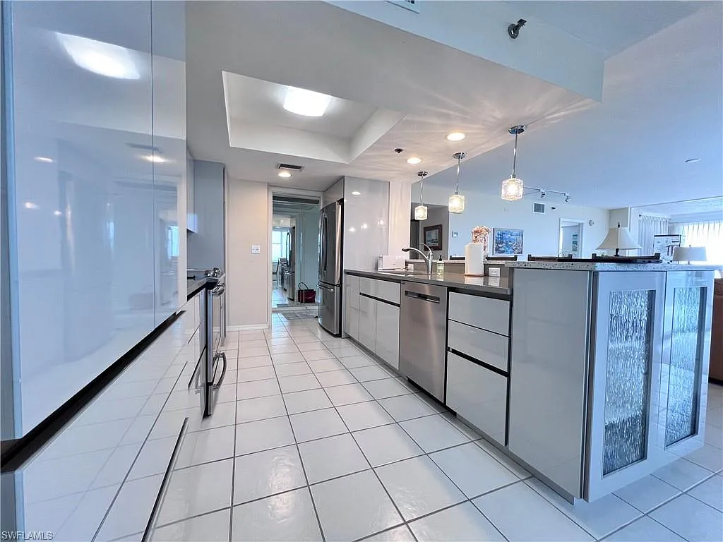 2 bed, 2.0 bath, 1514 sqft, $15,000 — Photo 4
