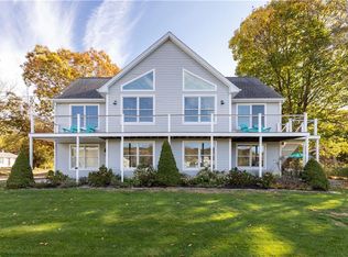 56 Woodridge Rd, Narragansett, RI 02882