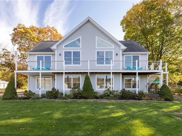 56 Woodridge Rd, Narragansett, RI 02882