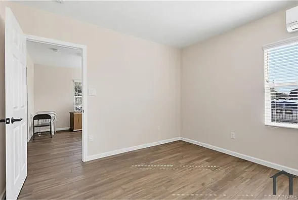 3 bed, 900 sqft, $3,333 — Photo 3