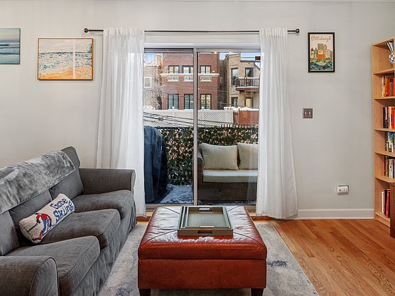 4th image of 2124 N Hudson Ave APT 303