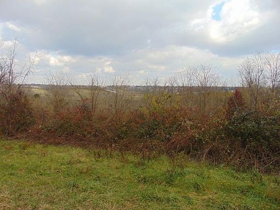 3rd image of 100 Hampton Way