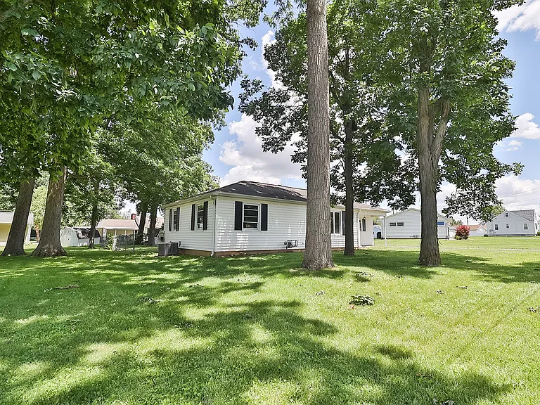 1930 Sara Lee Ave — Photo 30