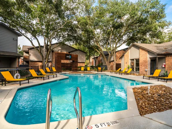 The Edge at Clear Lake