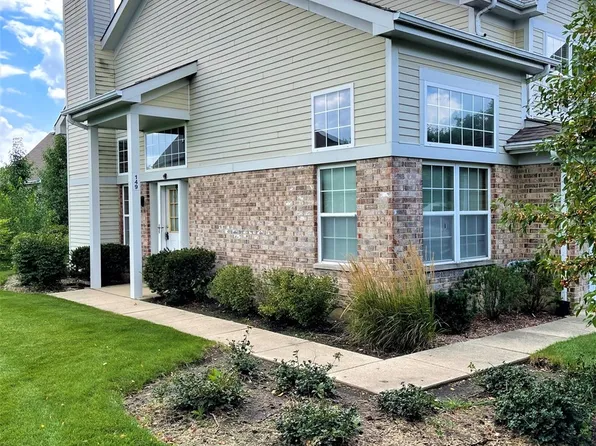 149 Avalon Ct, Roselle, IL 60172