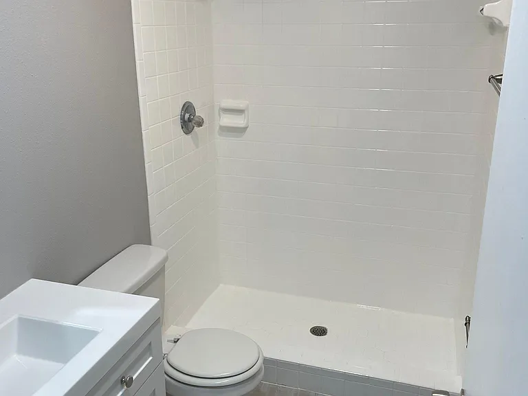 3109 Bloomingdale Villas Ct #3109 — Photo 8
