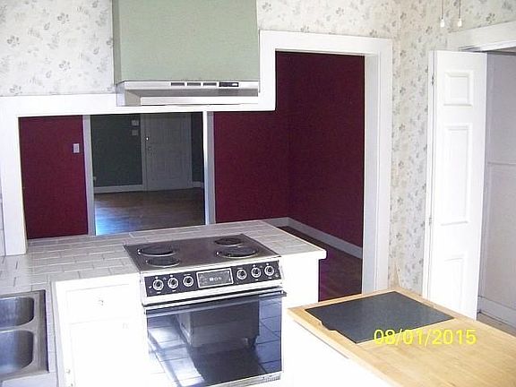 Kitchen Range & Vent