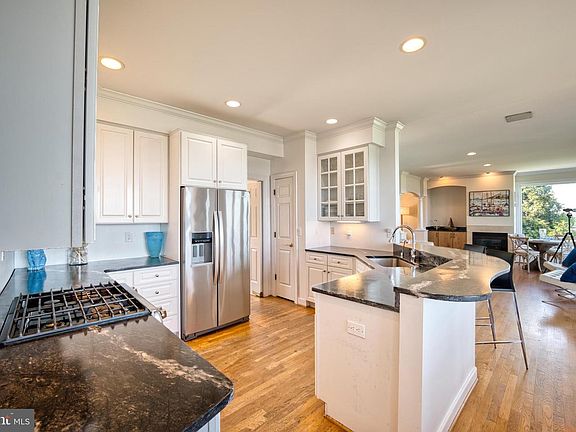 5th image of 216 Lighthouse View Dr