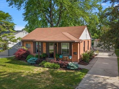 21935 Lange St, Saint Clair Shores, MI, 48080