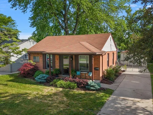 21935 Lange St, Saint Clair Shores, MI 48080
