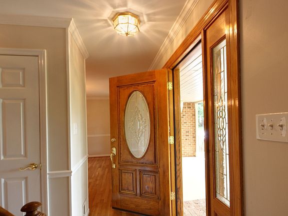 3rd image of 11497 White Oak Ct