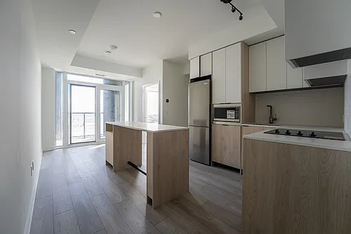 1007 The Queensway Photo 1