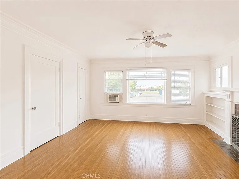 1308 1/2 S Van Ness Ave — Photo 12