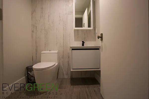 Rented by Evergreen Apartments BK | media 40