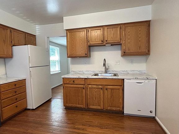 5th image of 3068 Covington St