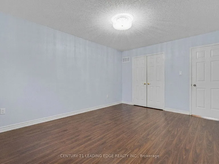 7166 Sandhurst Dr — Photo 21