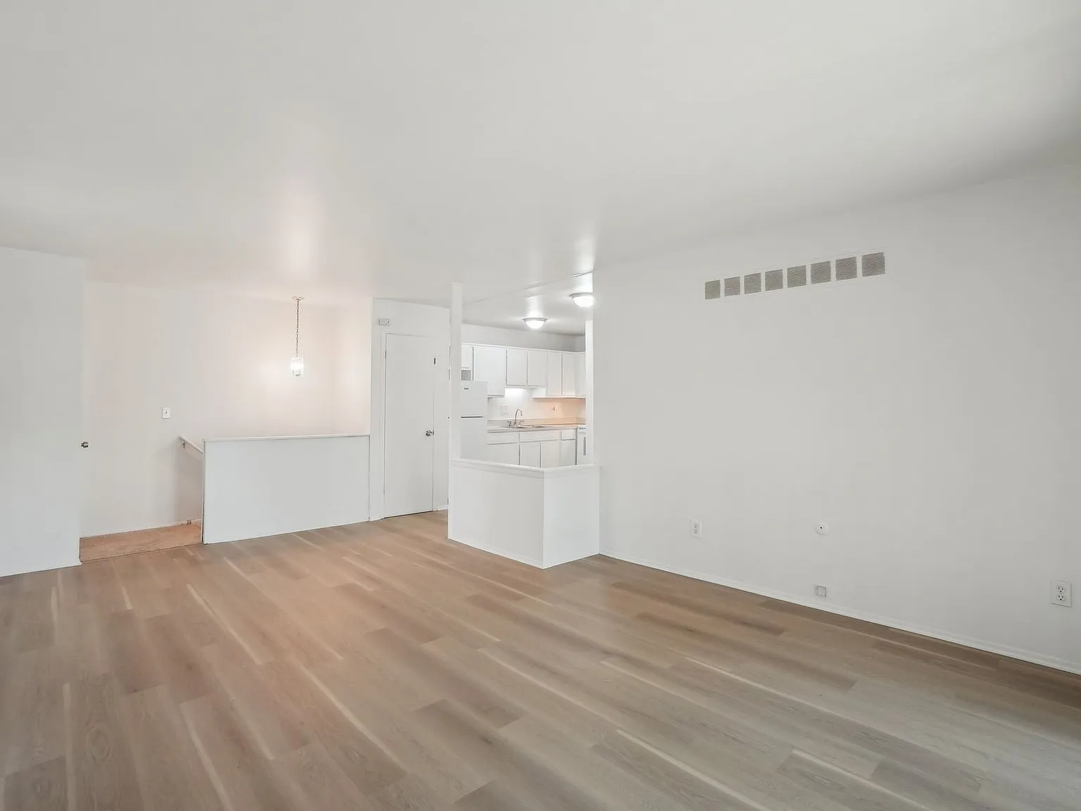 Taylor Gardens Apartments — Photo 4