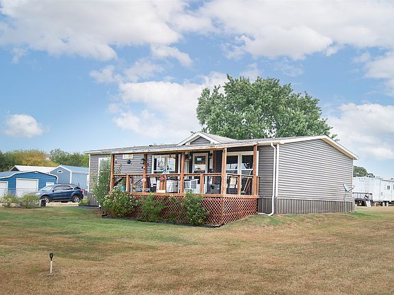 2nd image of 540 Waterfront Row